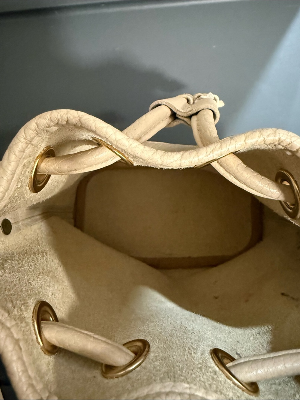 Rare Bone Dooney Leather Drawstring Bucket Bag in Cream - Picture 4 of 5